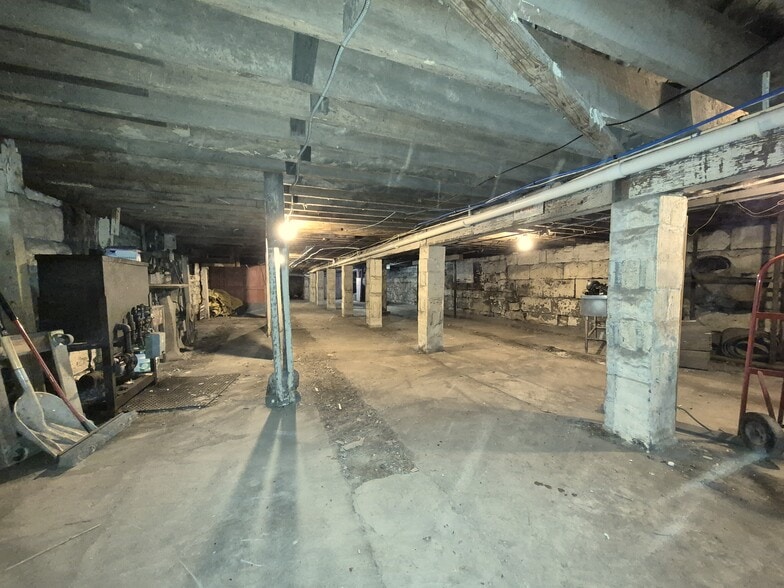 More Photos Of 409 W Gambier St, Mount Vernon Light Manufacturing For Sale