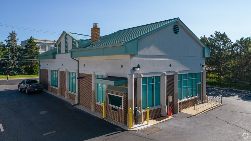 More Photos Of 35 W Long Lake Rd, Bloomfield Hills Bank For Lease