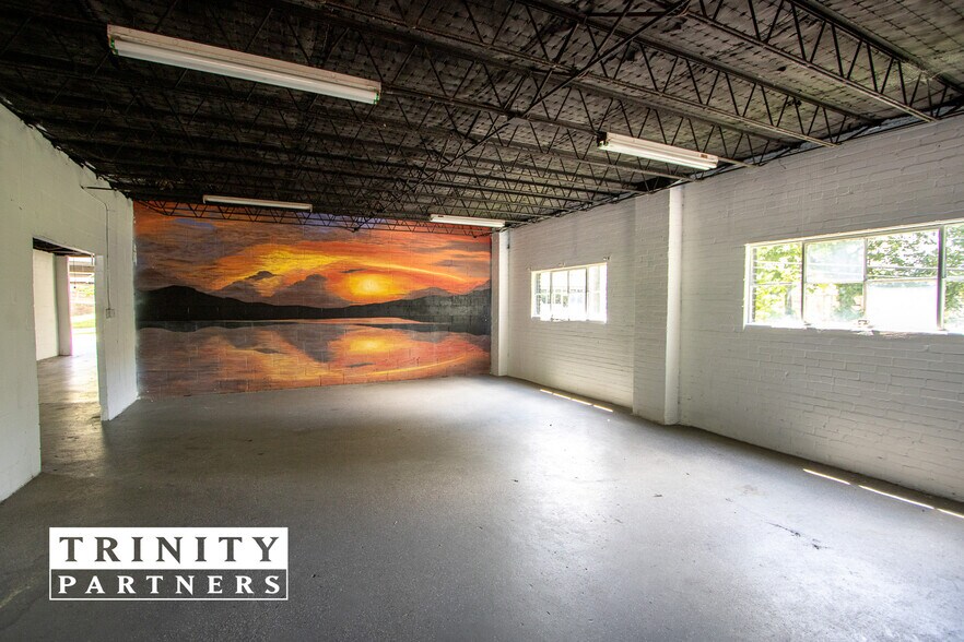 More Photos Of 3619 N Main St, Columbia Light Distribution For Lease