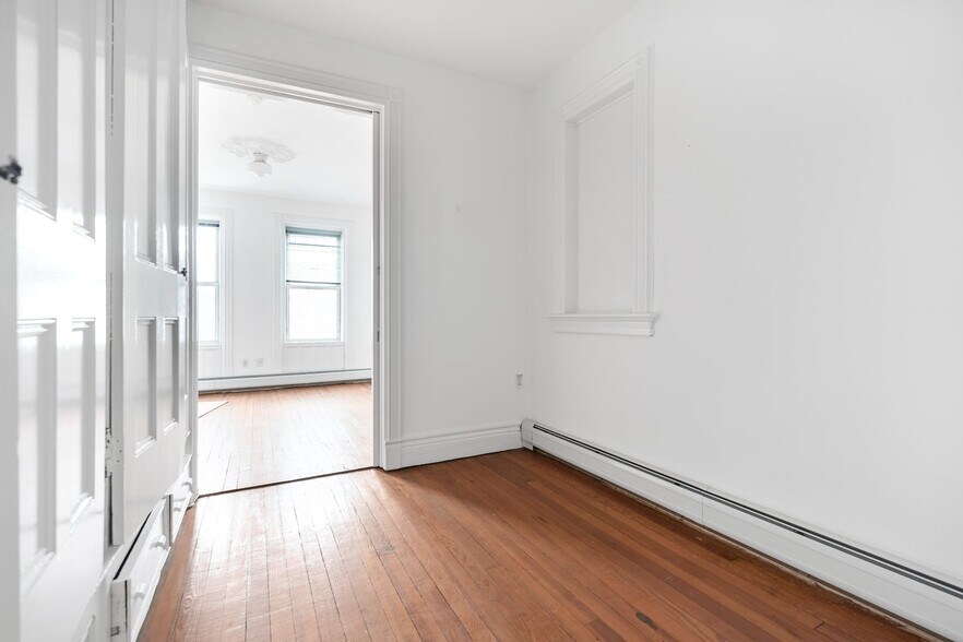 More Photos Of 746 Park Ave, Hoboken Storefront Retail Residential For Lease