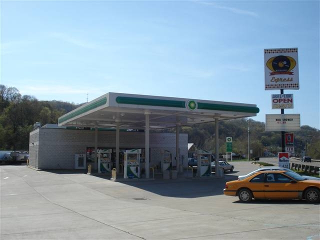 Primary Photo Of 5701 Maccorkle Ave, South Charleston Service Station For Sale