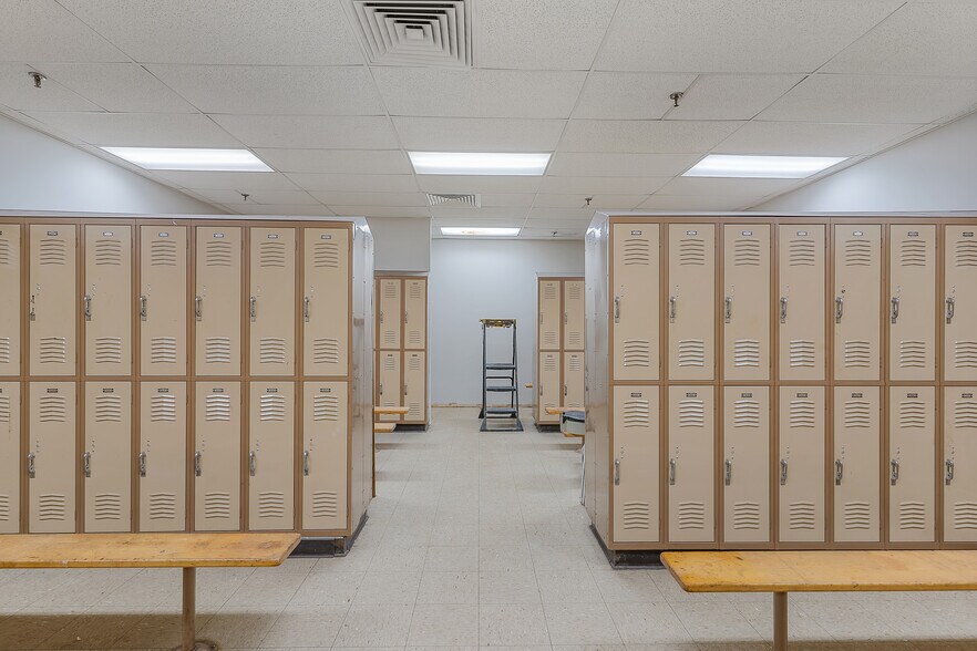 More Photos Of 2251 Sylvan Rd, East Point Warehouse For Lease