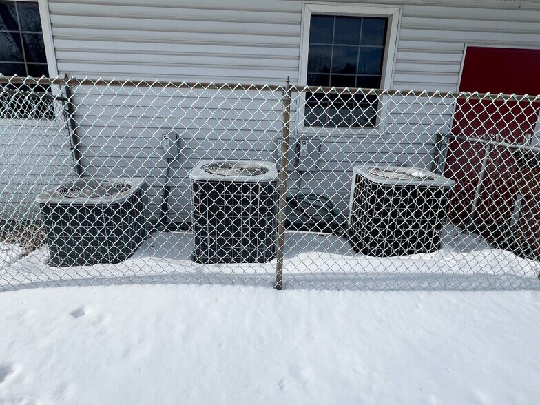 More Photos Of 212 S Sherman St, Leslie Religious Facility For Sale