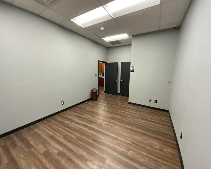 More Photos Of 6029 W Outer Rd, Imperial Freestanding For Sale