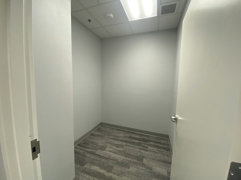 More Photos Of 1890 N Stonebridge Dr, McKinney Medical For Sale