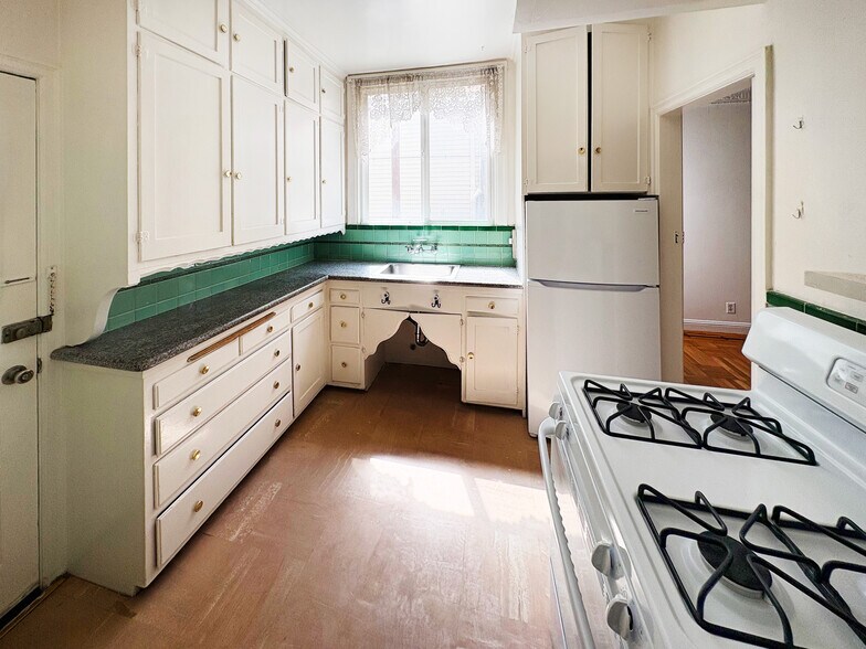 More Photos Of 1414 Taraval St, San Francisco Apartments For Sale