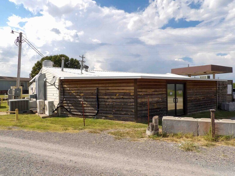 More Photos Of 245971 E Country Rd, Canton Service Station For Sale