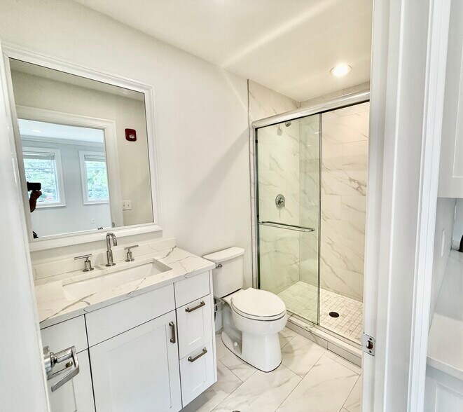 More Photos Of 522 E putnam Ave, Greenwich Freestanding For Lease