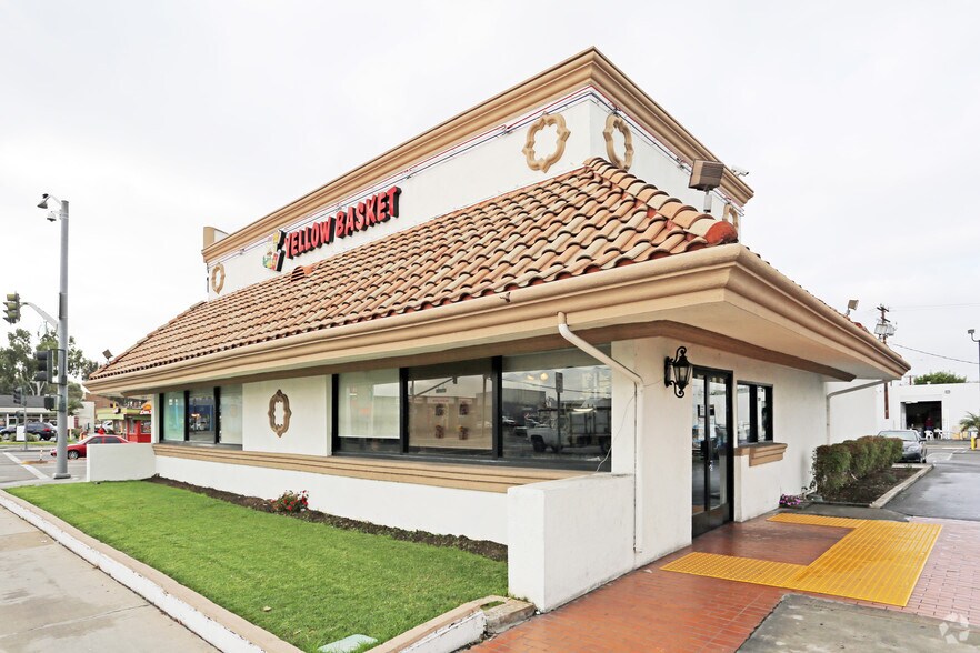 More Photos Of 2860 S Main St, Santa Ana Restaurant For Lease