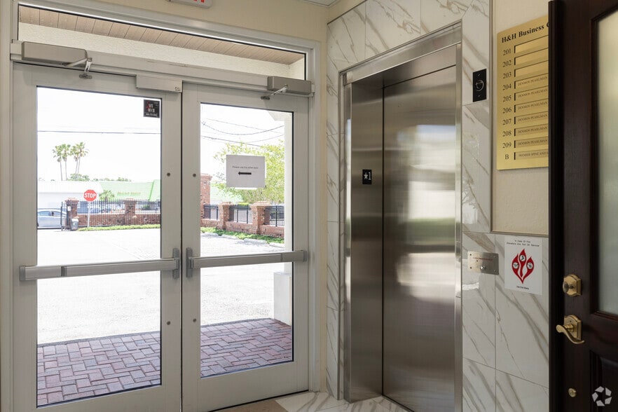 More Photos Of 5116 N Armenia Ave, Tampa Office For Lease