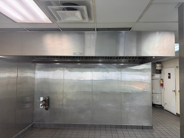 More Photos Of 1428-1430 W Glenoaks Blvd, Glendale Freestanding For Lease