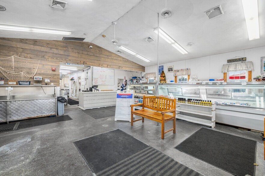 More Photos Of 170 Main St, North Kingstown Specialty For Sale