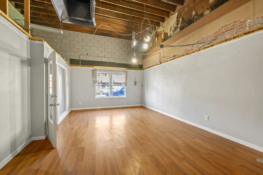 More Photos Of 321 Main Ave, De Pere Storefront Retail Office For Sale