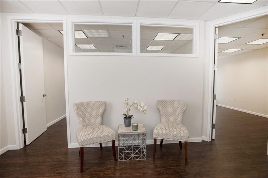 More Photos Of 59-67 Elm St, New Canaan Storefront For Lease