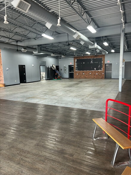 More Photos Of 14940-14950 Manchester Rd, Ballwin Restaurant For Lease