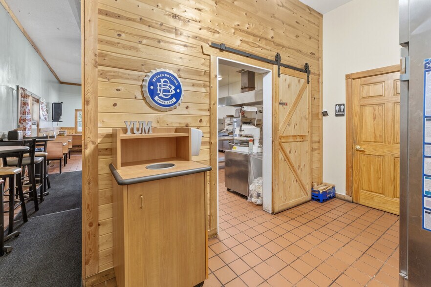 More Photos Of 410 Main St, Sandstone Restaurant For Sale