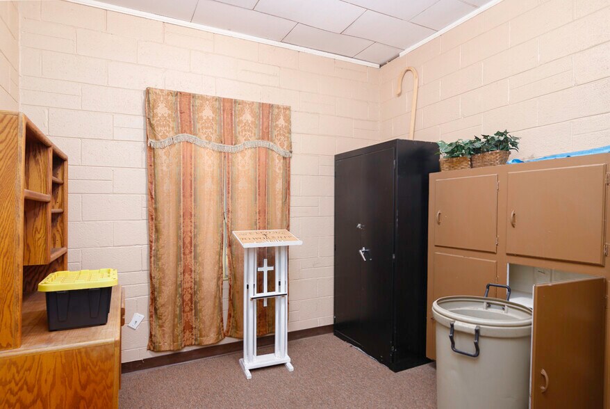 More Photos Of 61 N Hibbert, Mesa Freestanding For Sale