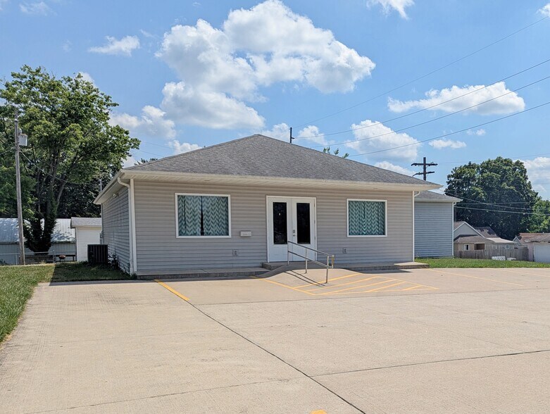 More Photos Of 1110 School st, Hillsboro Flex For Sale