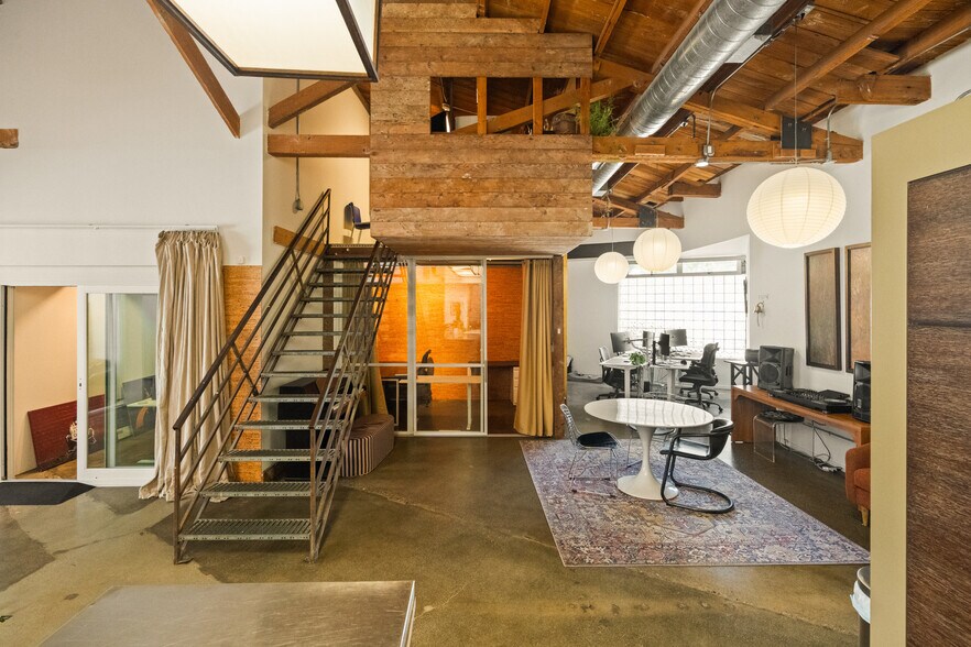 More Photos Of 120 Mildred Ave, Venice Loft Creative Space For Sale