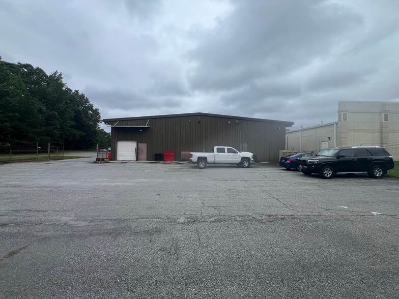 More Photos Of 9005 Woodyard Rd, Clinton Freestanding For Lease