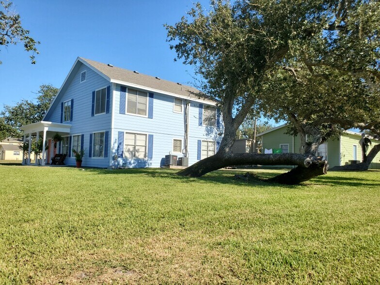 More Photos Of 4042 Loop 1781, Rockport Apartments For Sale