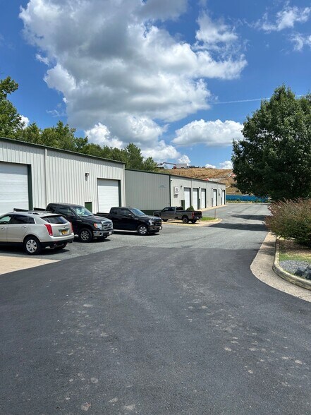 More Photos Of 24 Enterprise Ct, Fredericksburg Warehouse For Lease