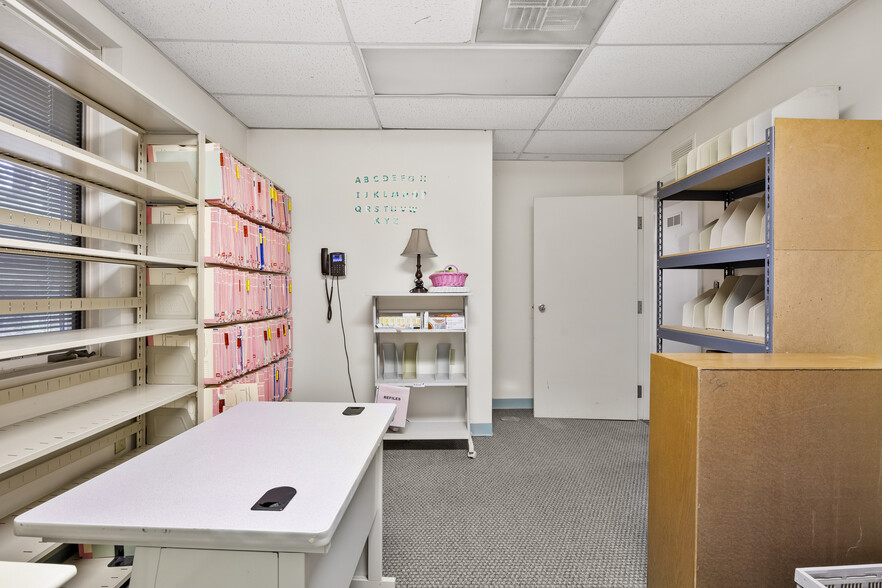 More Photos Of 2 Chelsea Pl, Clifton Park Medical For Sale