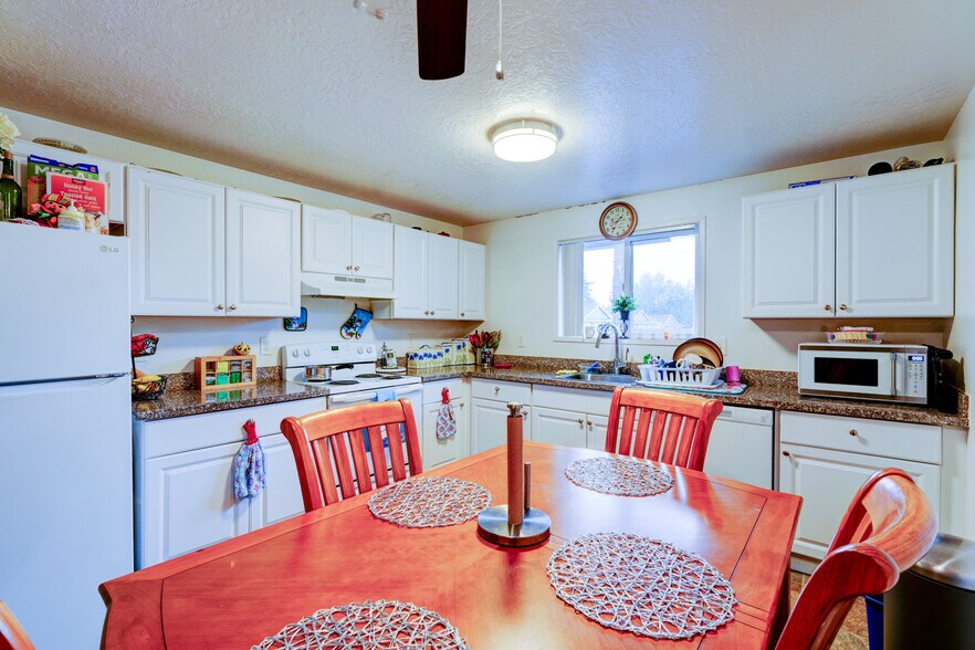 More Photos Of 16405 E Burnside St, Portland Apartments For Sale