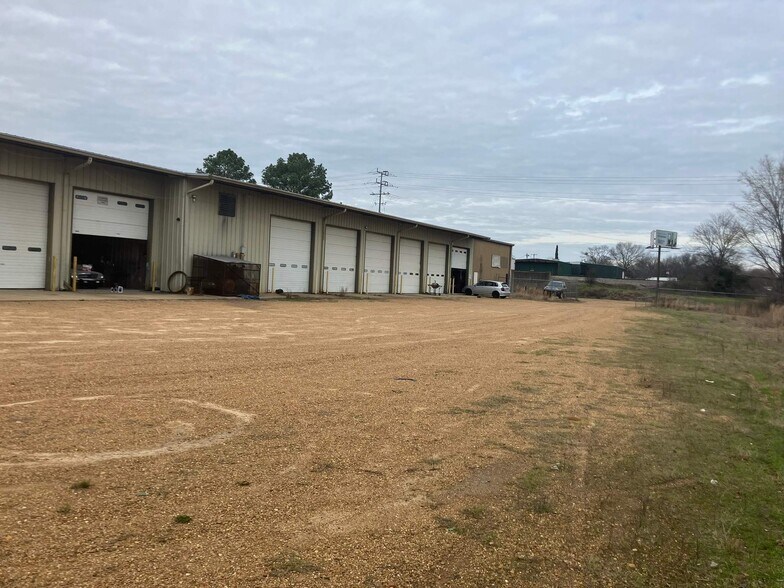 More Photos Of 429 Us-80, Jackson Manufacturing For Lease