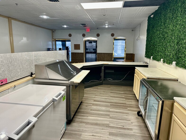 More Photos Of 211 E Court St, Seguin Storefront Retail Office For Lease