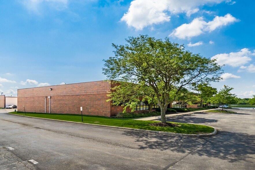More Photos Of 600 Lakeview Plaza Blvd, Worthington Office For Sale