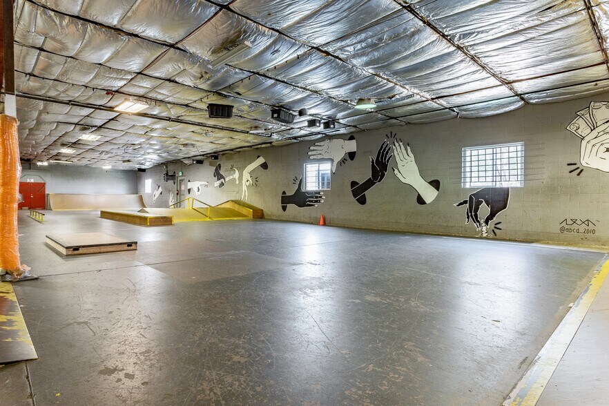 More Photos Of 3535 S Irving St, Sheridan Warehouse For Lease