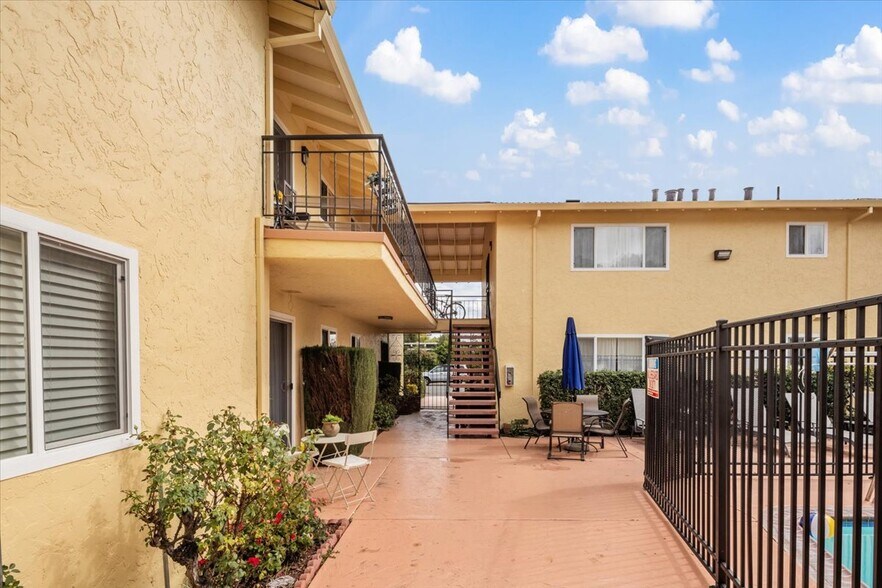 More Photos Of 3860 Park Blvd, Palo Alto Apartments For Sale