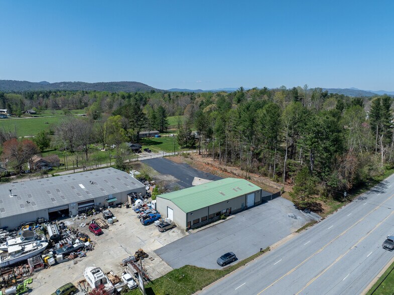 More Photos Of 2997 Spartanburg Hwy, East Flat Rock Warehouse For Lease