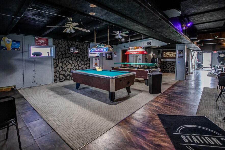 More Photos Of 220 N Old Route 66, Litchfield Restaurant For Sale