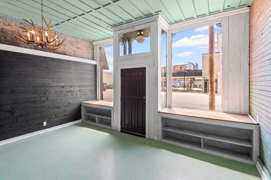 More Photos Of 6 S Division St, Du Quoin General Retail For Sale