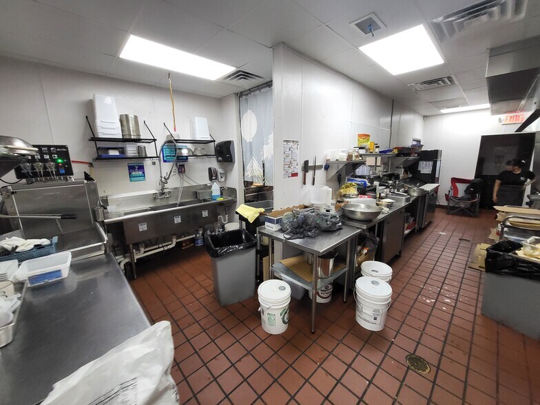 More Photos Of 4233 Tamiami Trl, Port Charlotte Freestanding For Sale