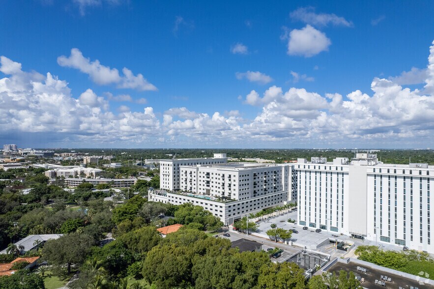 More Photos Of 1350 S Dixie Hwy, Coral Gables Hotel For Lease