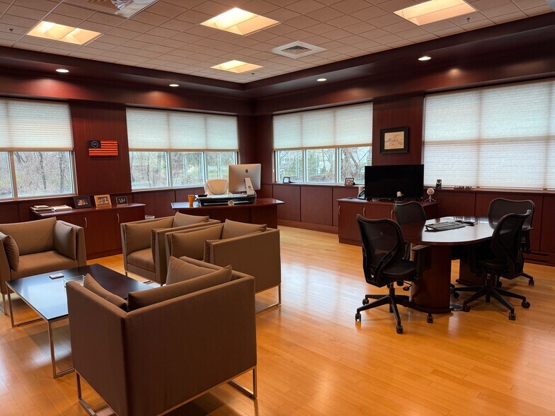 More Photos Of 211 Circuit Dr, North Kingstown Research And Development For Sale