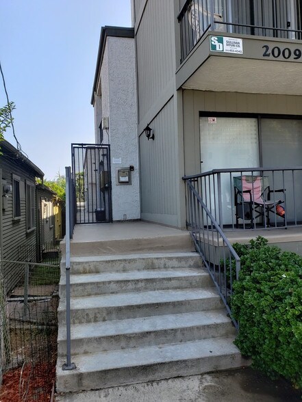 More Photos Of 2009 4th St, Santa Monica Apartments For Sale