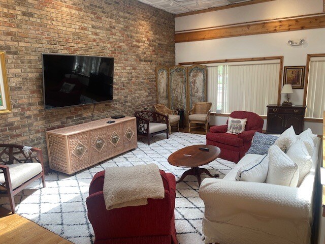 More Photos Of 14052 W Petronella Dr, Libertyville Office For Sale