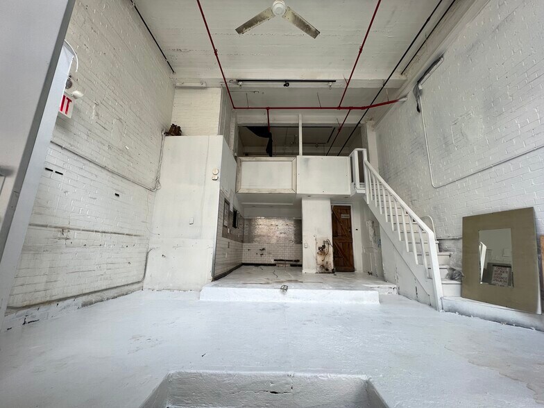 More Photos Of 248 McKibbin St, Brooklyn Apartments For Lease