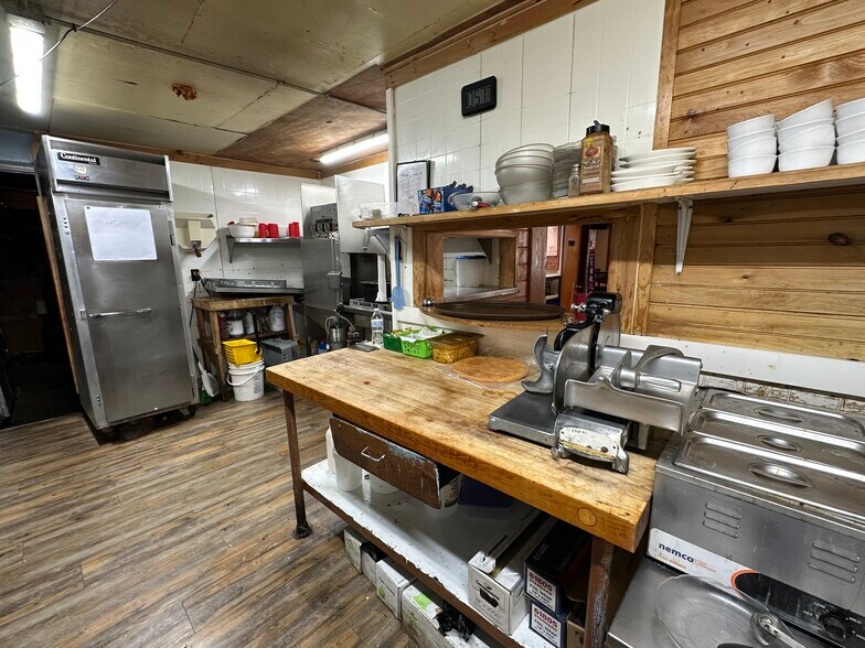 More Photos Of 7034 US-219 Hwy, Lewis Run Restaurant For Sale