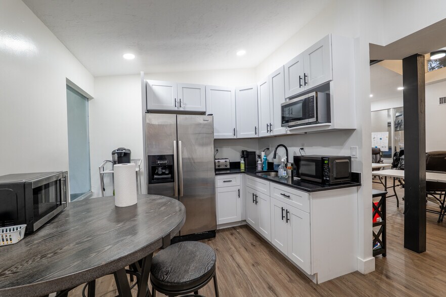 More Photos Of 3616 Broadway Ave, Fort Myers Medical For Sale