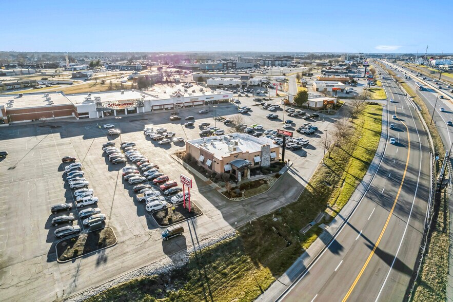 More Photos Of 3979 Veterans Memorial Pky, Saint Peters Restaurant For Sale
