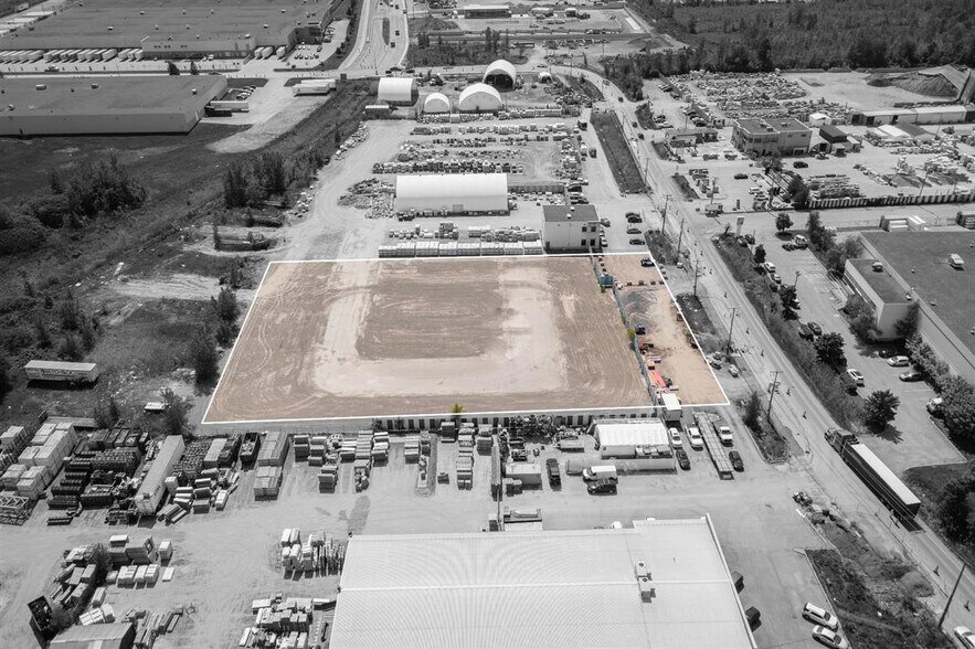 More Photos Of 190 Boul Bellerose O, Laval Land For Lease