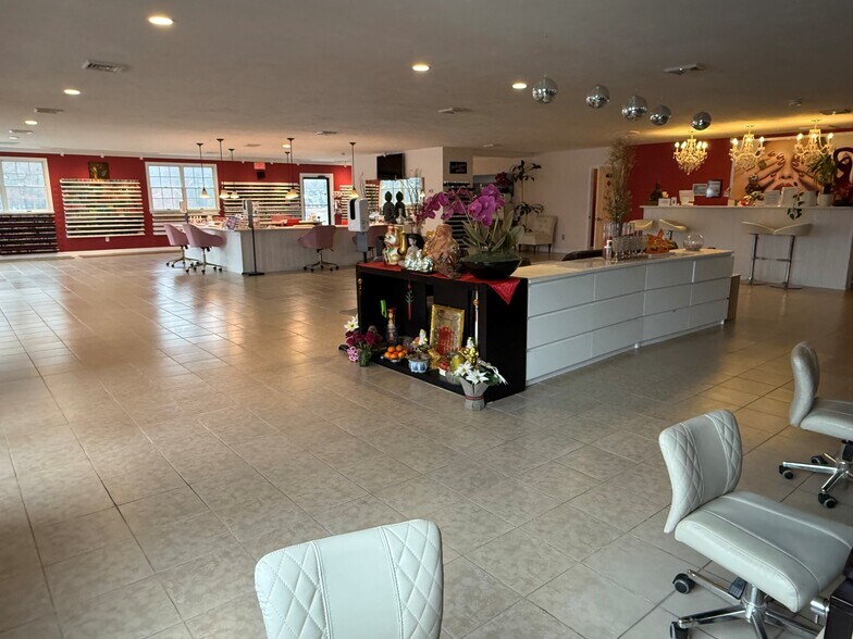 More Photos Of 160 - A Macarthur Blvd, Buzzards Bay Freestanding For Lease