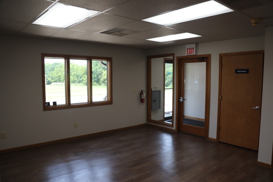 More Photos Of 3471 E Grand River Ave, Howell Office For Lease