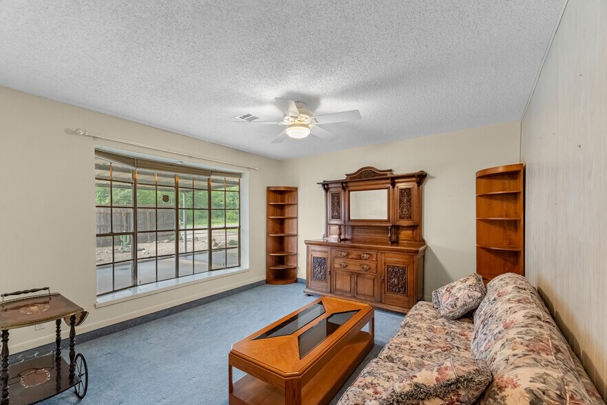 More Photos Of 7315 Pine St, Manvel Industrial For Sale