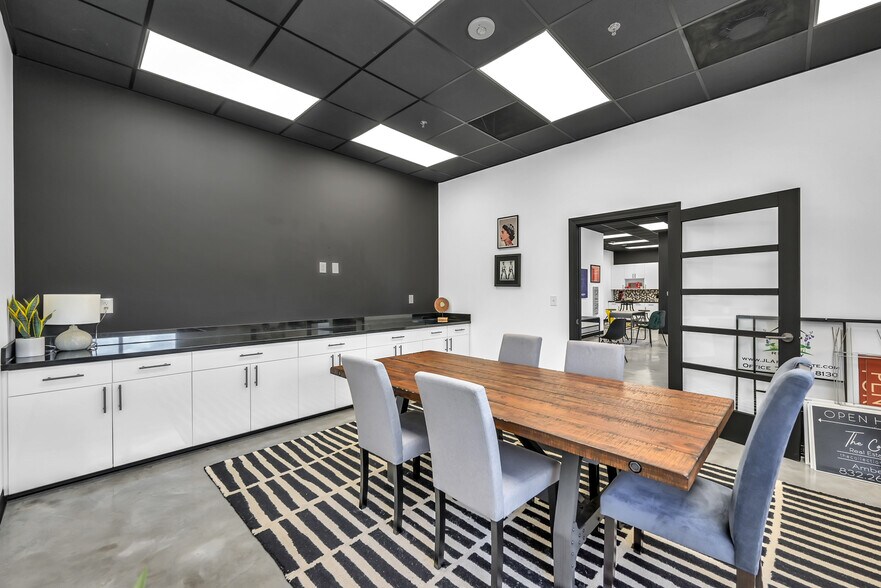 More Photos Of 525 Woodland Square Blvd, Conroe Coworking Space